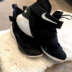 NIKE Lebron basketball shoes